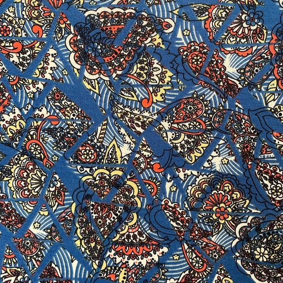 LulaRoe Paisley Printed Perfect T High Low Top-#0344 - Picture 8 of 12